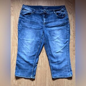 Maurices Relaxed Fit Blue Capris Size 22